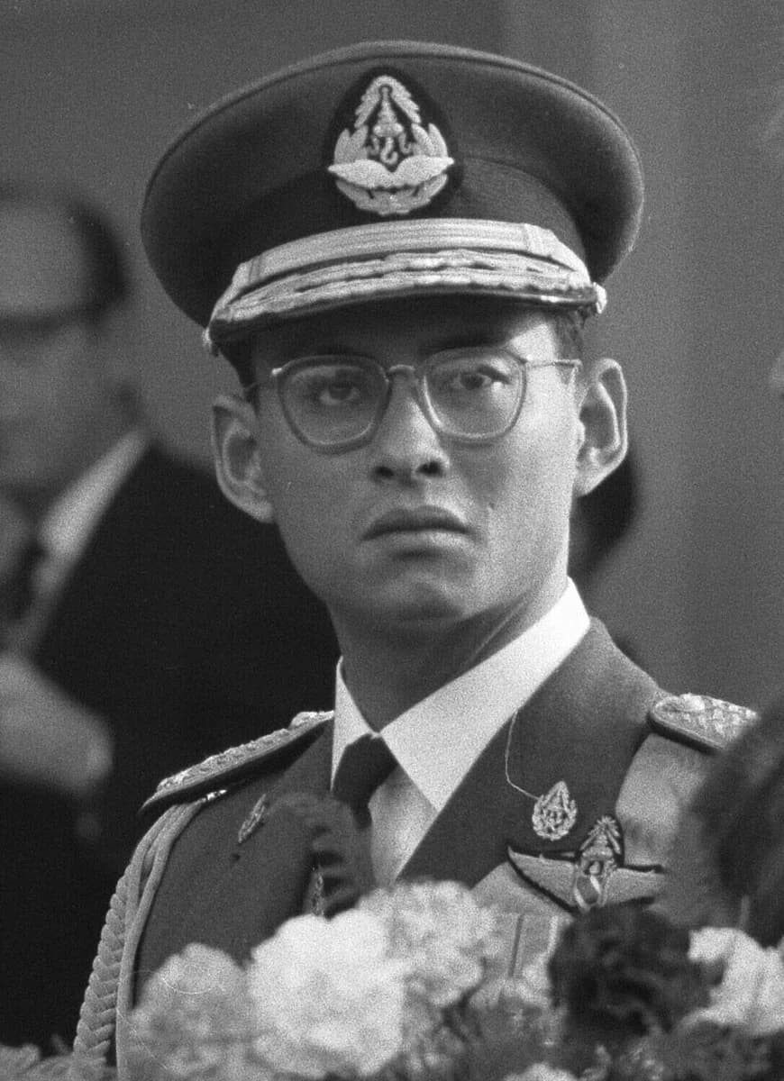 Bhumibol Adulyadej (née Bhumibala Aduladeja)