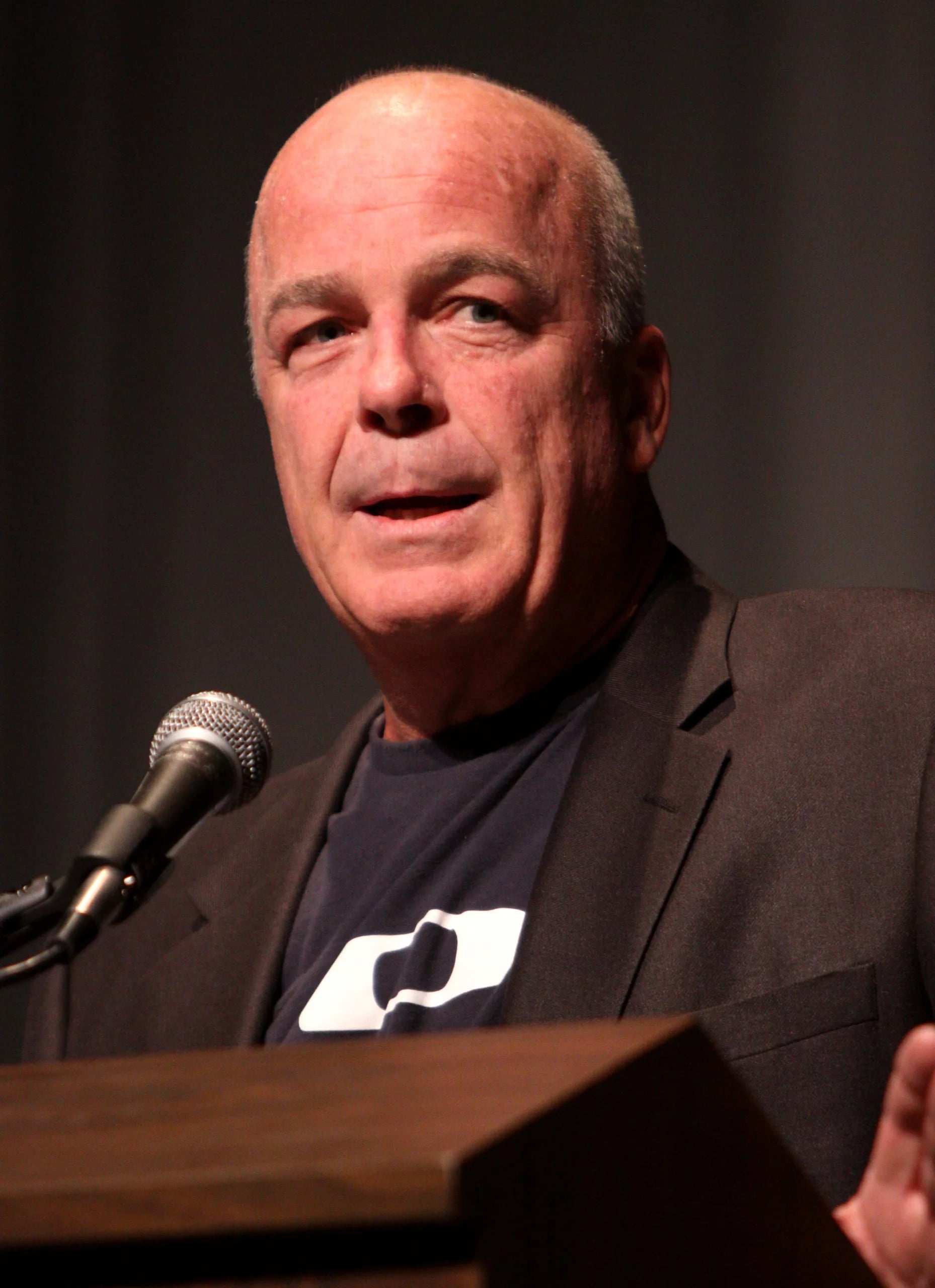Porträt von Jerry Doyle (1956–2016) – Gedenkseite