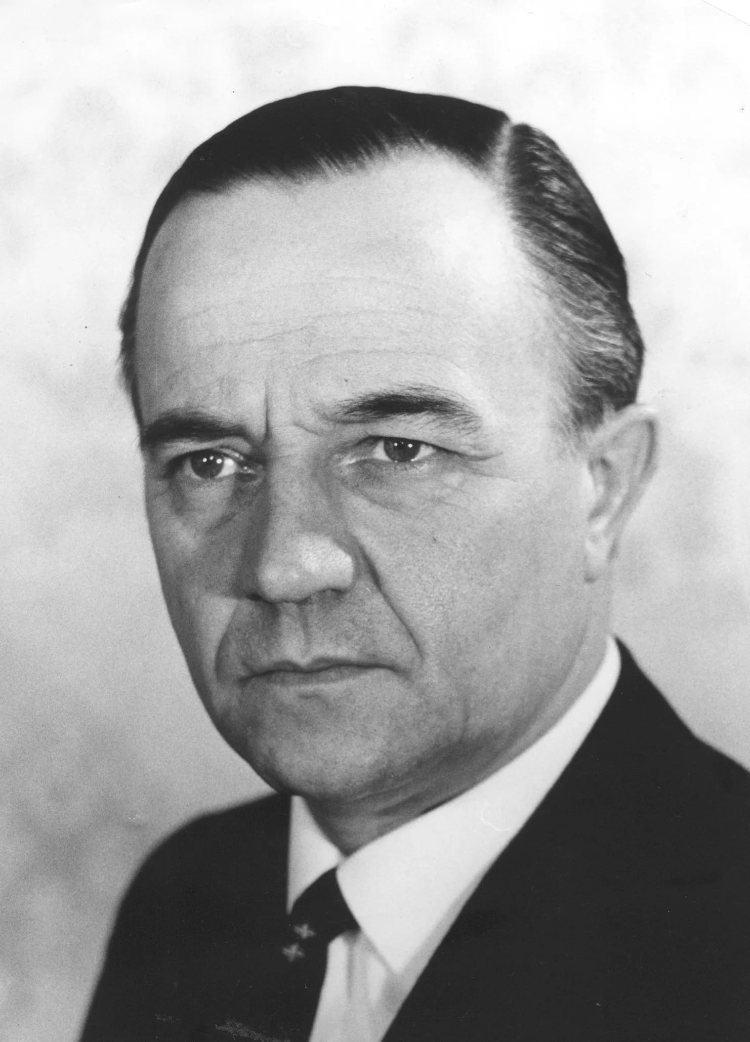 Portrait of Piet de Jong (1915–2016) – memorial page