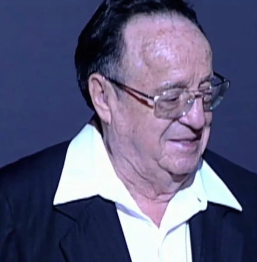Roberto Gómez Bolaños (née Roberto Mario Gómez y Bolaños)