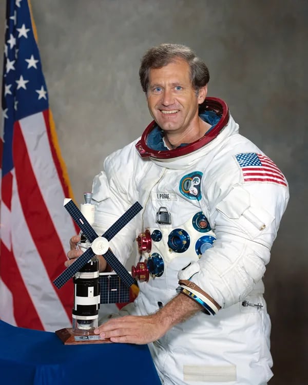 Portrait of William Reid Pogue (1930–2014) – memorial page