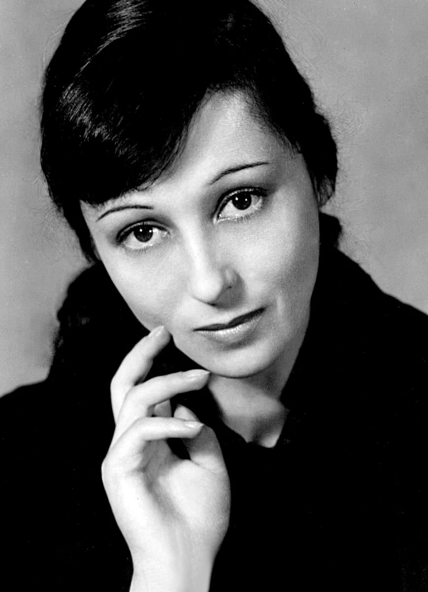 Portrait of Luise Rainer (1910–2014) – memorial page
