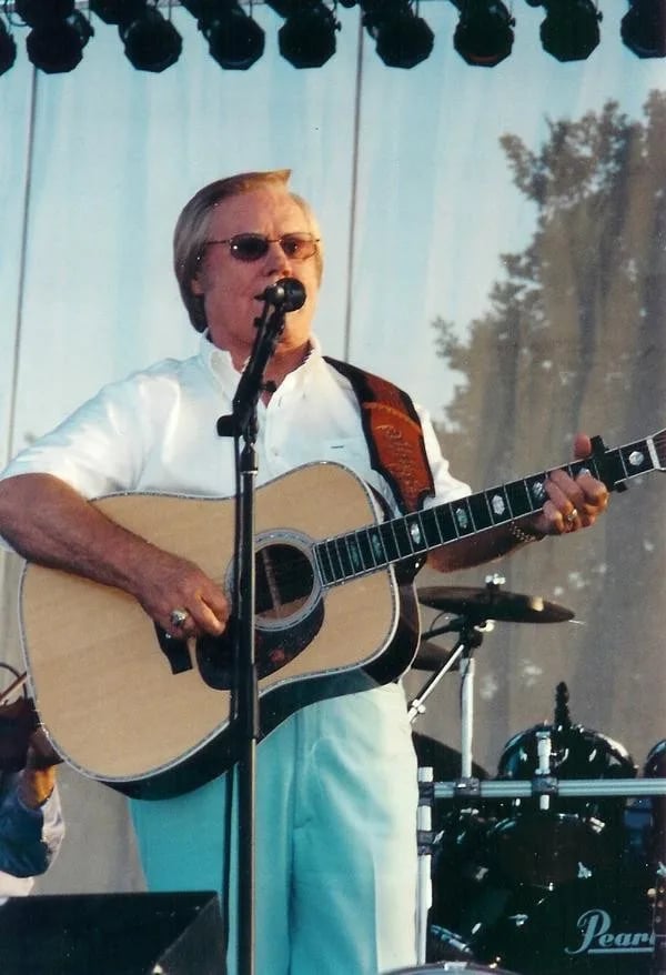 Portrait of George Jones (1931–2013) – memorial page