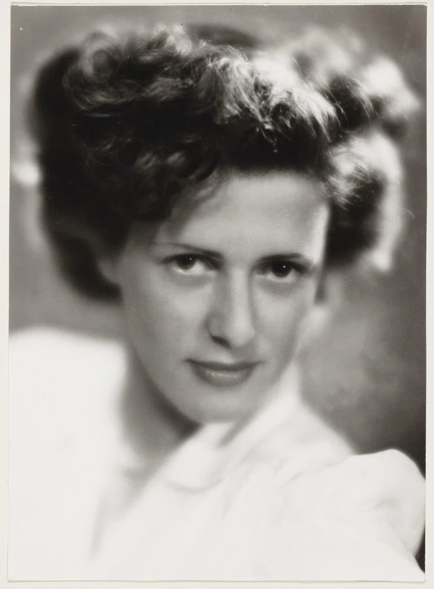 Portrait of Jetty Paerl (1921–2013) – memorial page