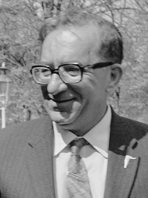 Porträt von Dom Mintoff (1916–2012) – Gedenkseite