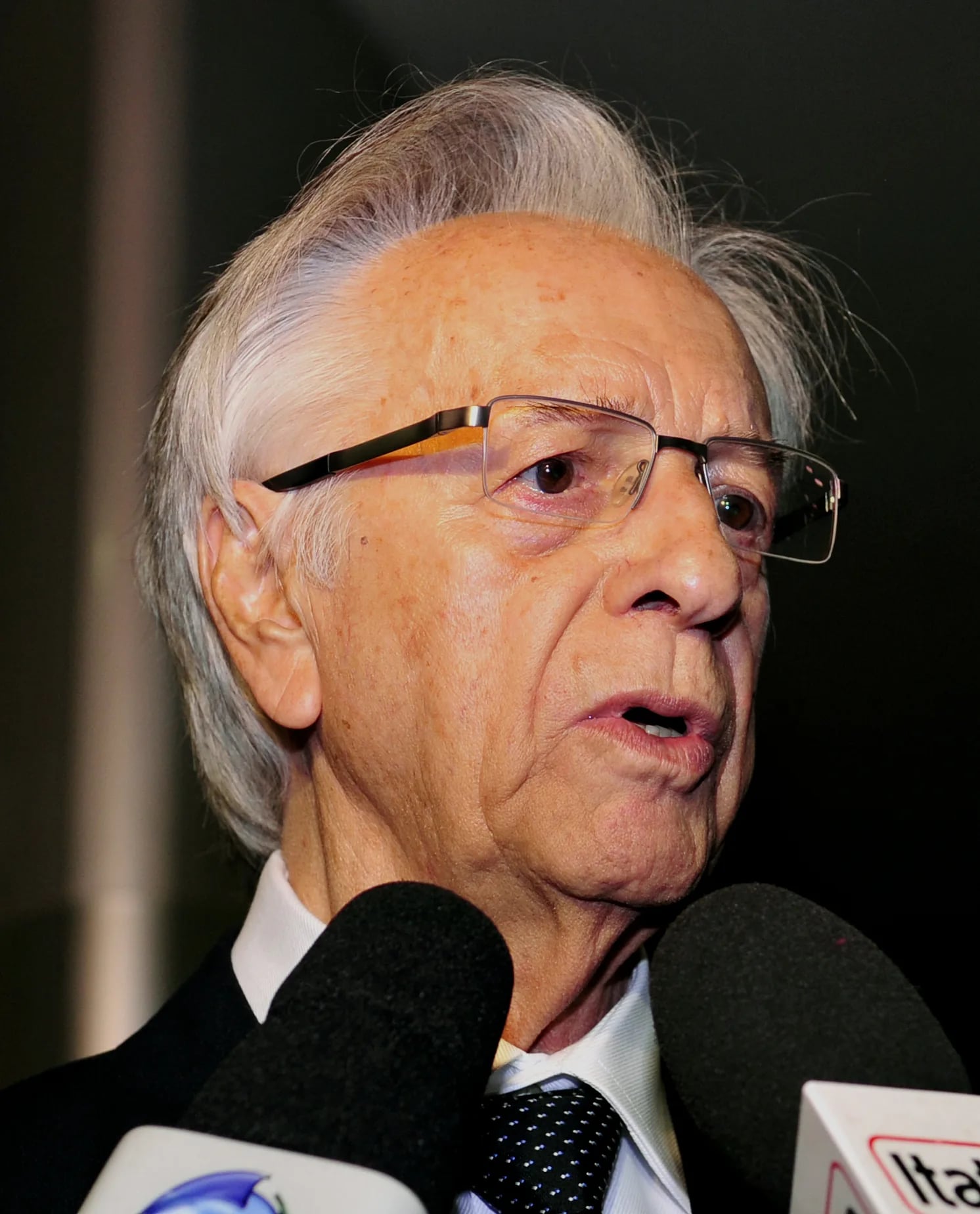 Portrait of Itamar Franco (1930–2011) – memorial page