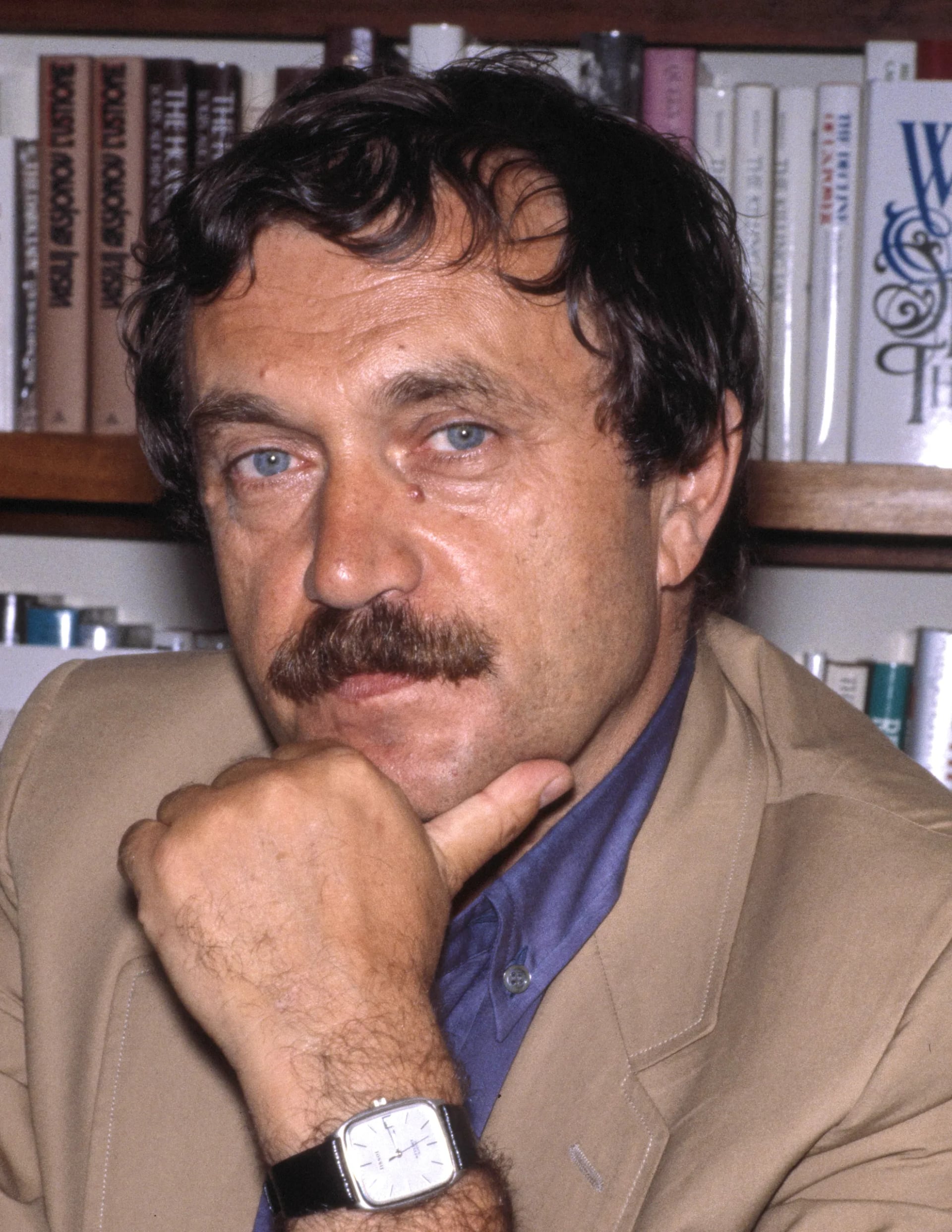 Porträt von Wassili Pawlowitsch Aksjonow (1932–2009) – Gedenkseite