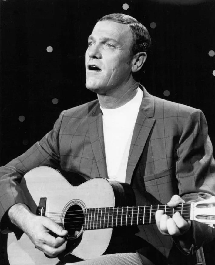 Portrait of Eddy Arnold (1918–2008) – memorial page