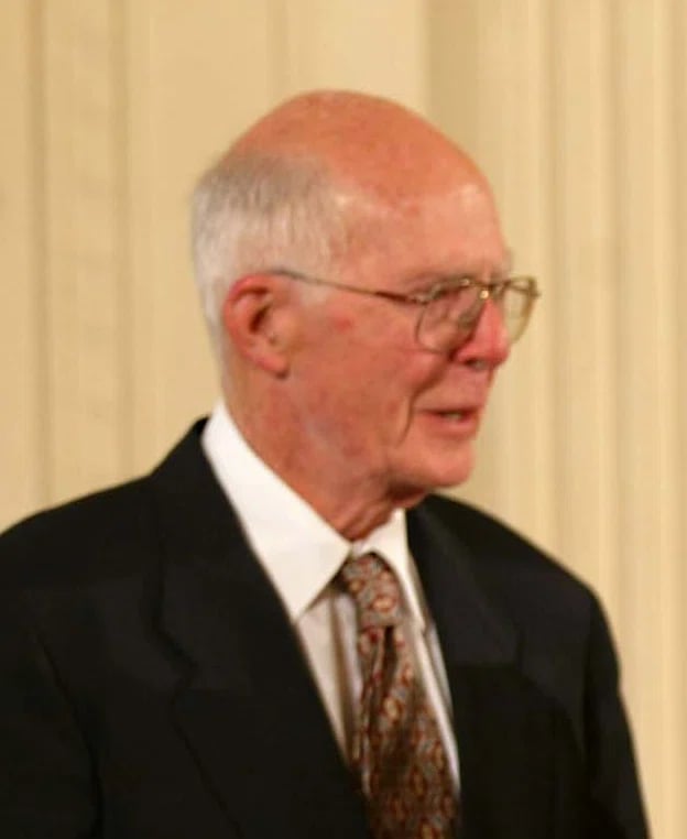 Porträt von Raymond Davis junior (1914–2006) – Gedenkseite
