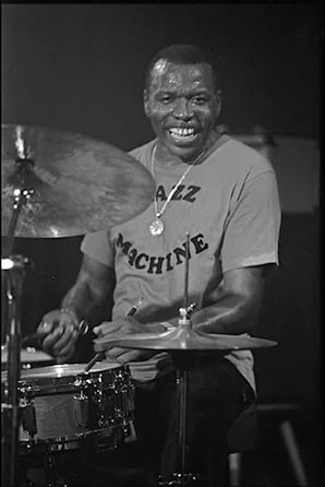 Porträt von Elvin Jones (1927–2004) – Gedenkseite