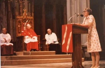 Porträt von Elisabeth Kübler-Ross (1926–2004) – Gedenkseite
