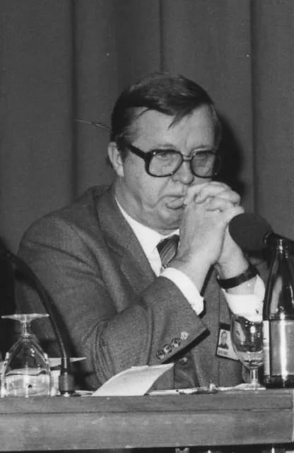 Portrait of Kalevi Sorsa (1930–2004) – memorial page