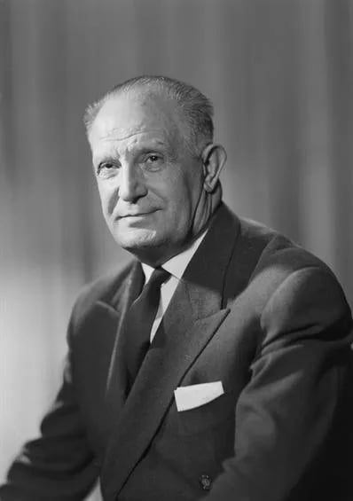 Portrait of Raul de Carvalho (1901–1984) – memorial page