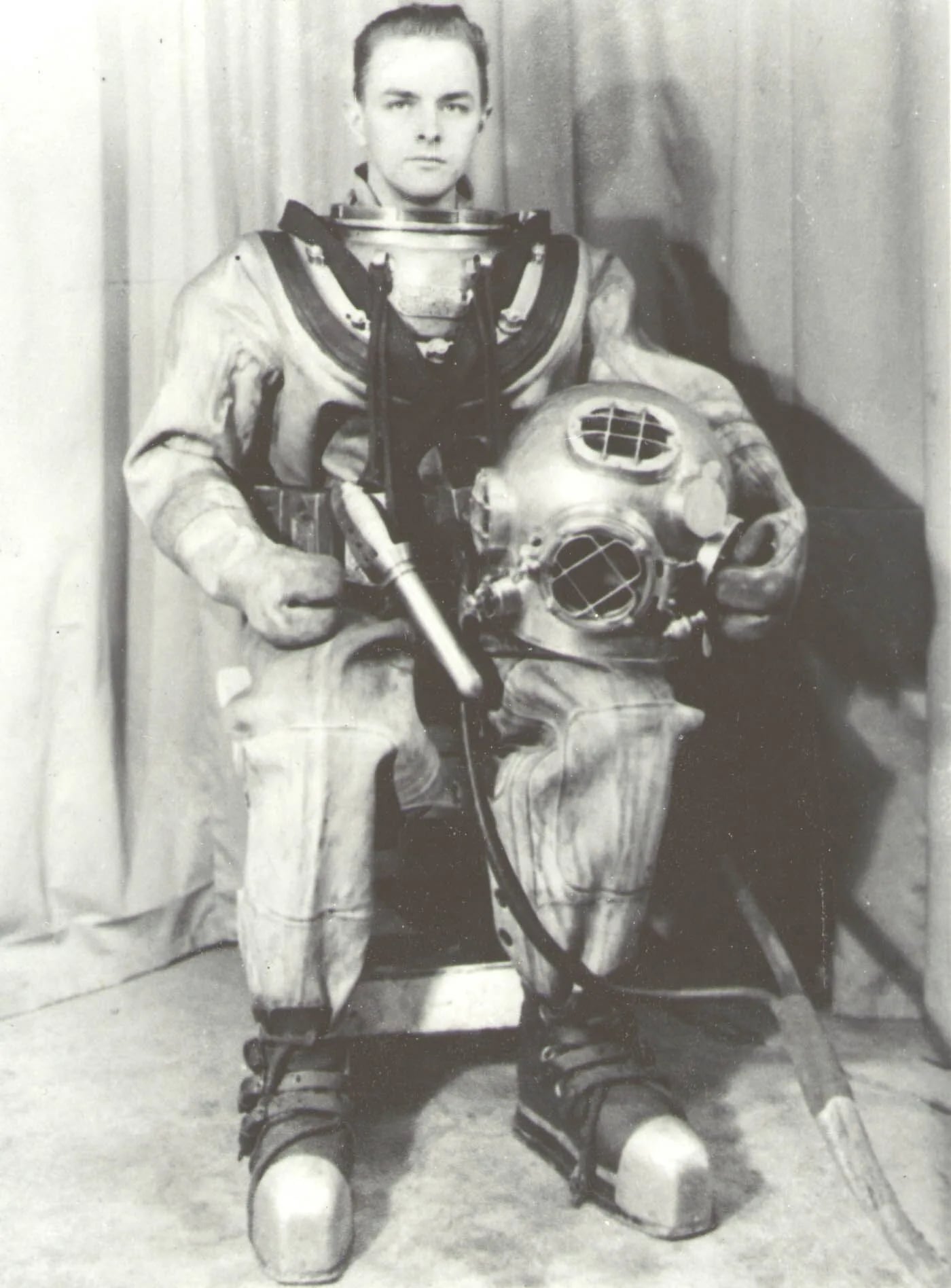 Portrait of James Edward Barton (1923–2002) – memorial page