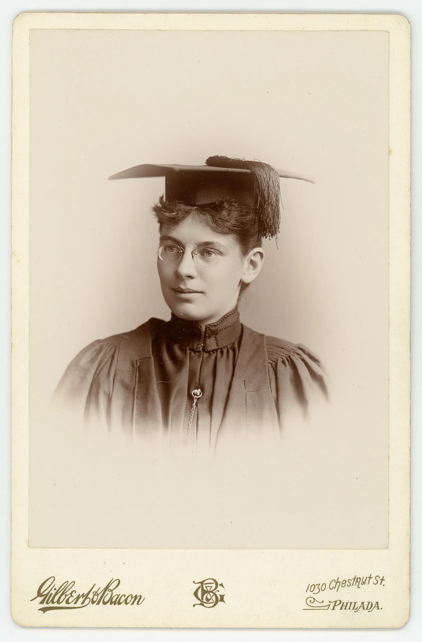 Porträt von Charlotte de Macklot Thompson (1870–1926) – Gedenkseite