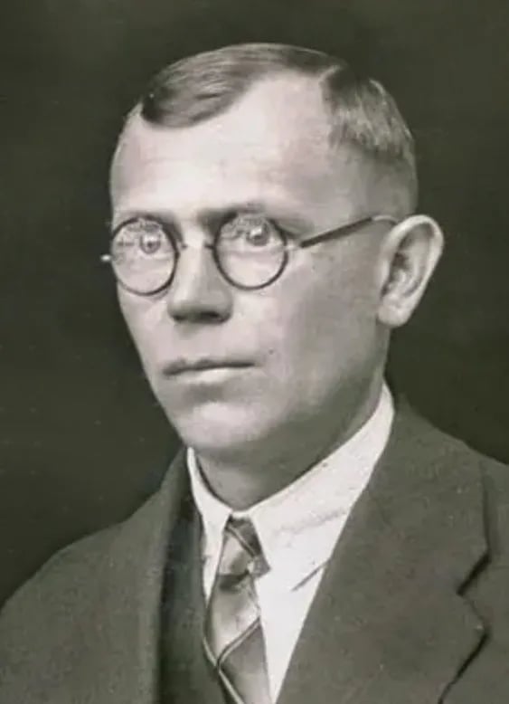 Portrait of Adolf Schart (1889–1942) – memorial page
