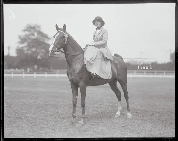 Portrait of Clara Sargent Peck (1896–1983) – memorial page