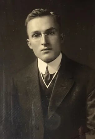 Portrait of Kenneth Perkins (1890–1951) – memorial page
