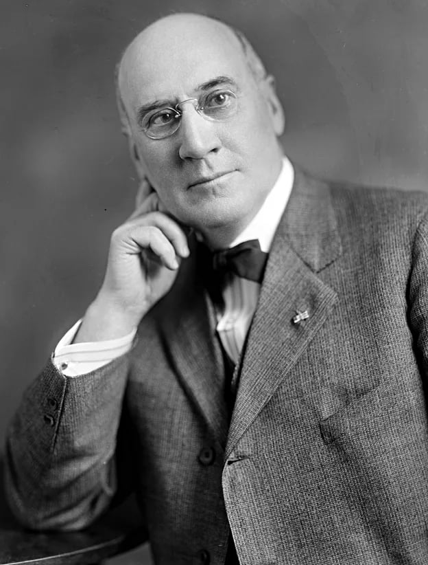 Porträt von Courtney W. Hamlin (1858–1950) – Gedenkseite