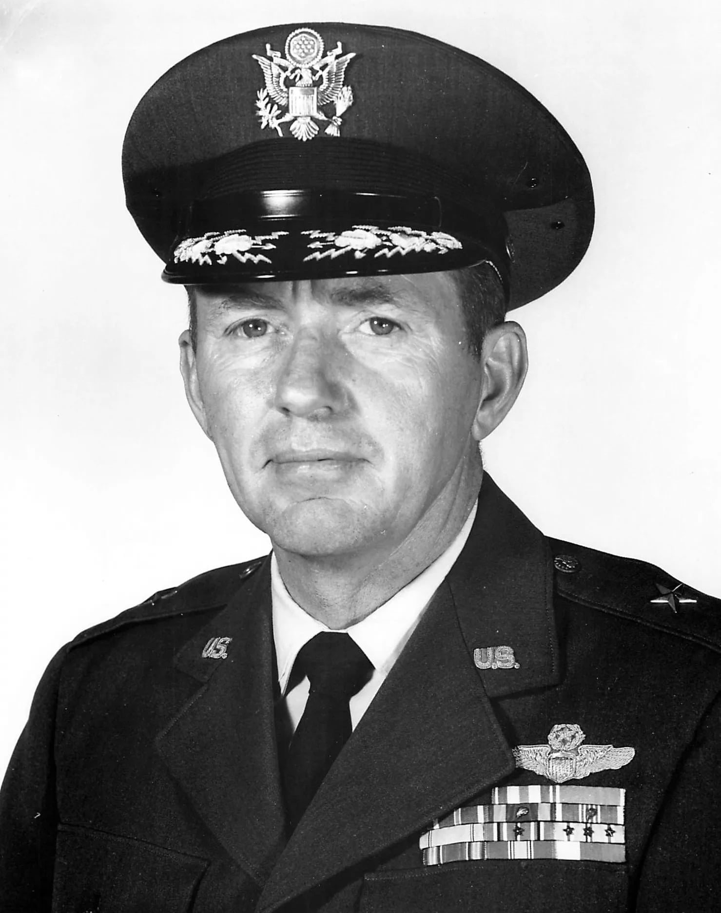 Portrait of Everett W. Holstrom (1916–2000) – memorial page