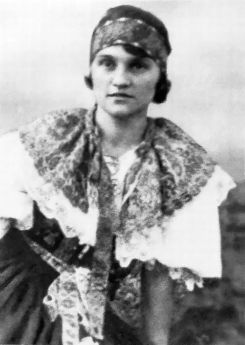 Portrait of Zdeňka Hanzlová (1904–1942) – memorial page