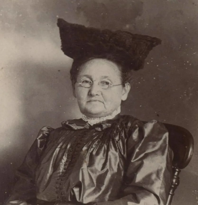 Portrait of Louisa Pool Belcher (1849–1931) – memorial page