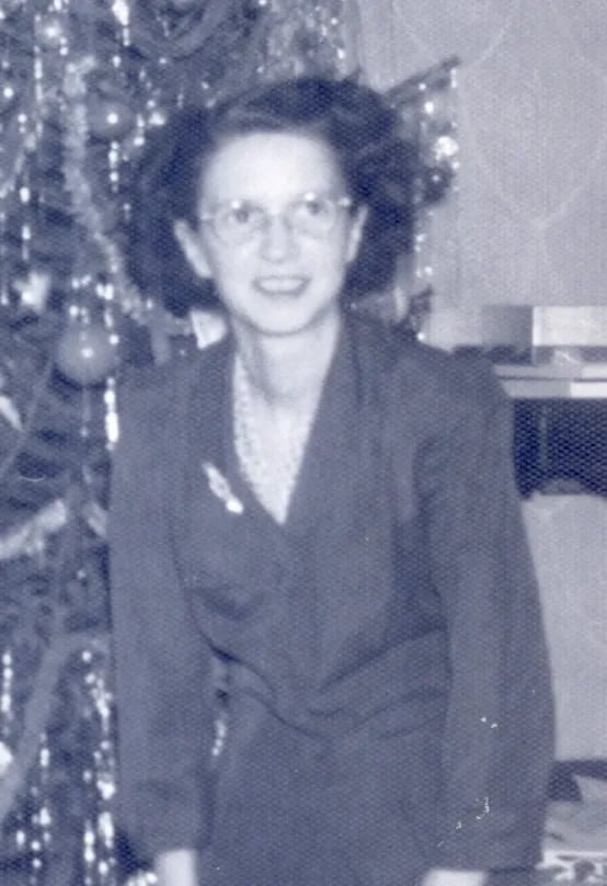Portrait of Vivian Garland Knisley (1910–1991) – memorial page