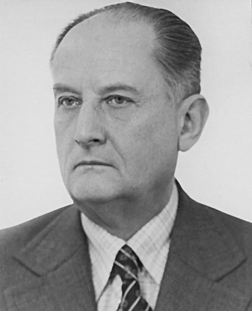Porträt von Jan Karol Kostrzewski (1915–2005) – Gedenkseite