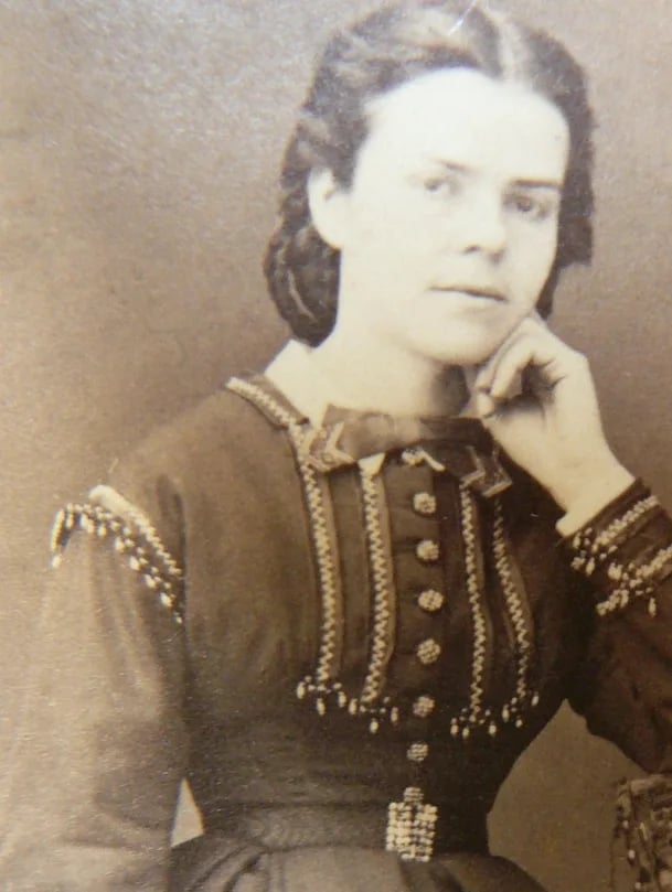 Porträt von Louise Dumesnil (1839–1917) – Gedenkseite