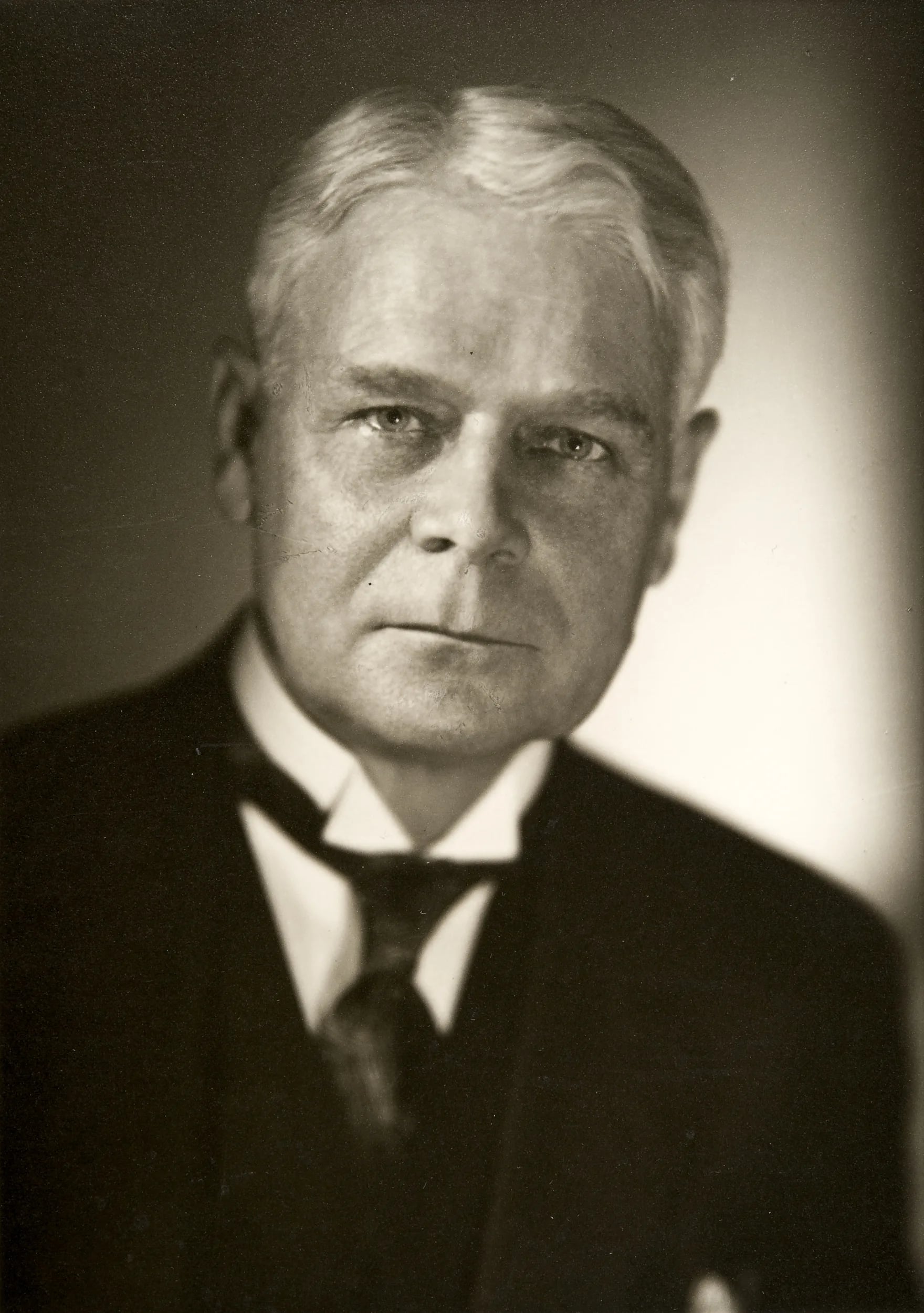 Porträt von Eero Kilpi (1882–1954) – Gedenkseite