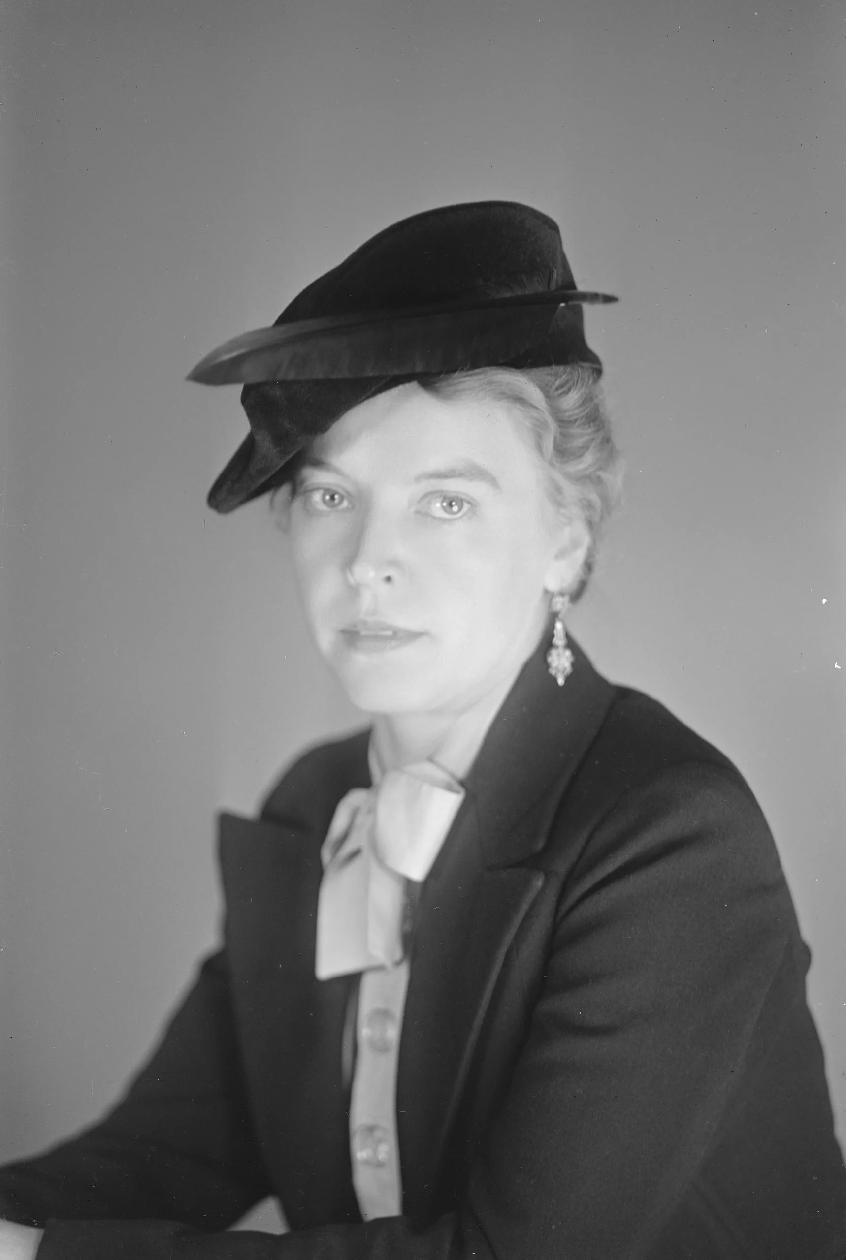 Portrait of Henny Waljus (1906–1991) – memorial page