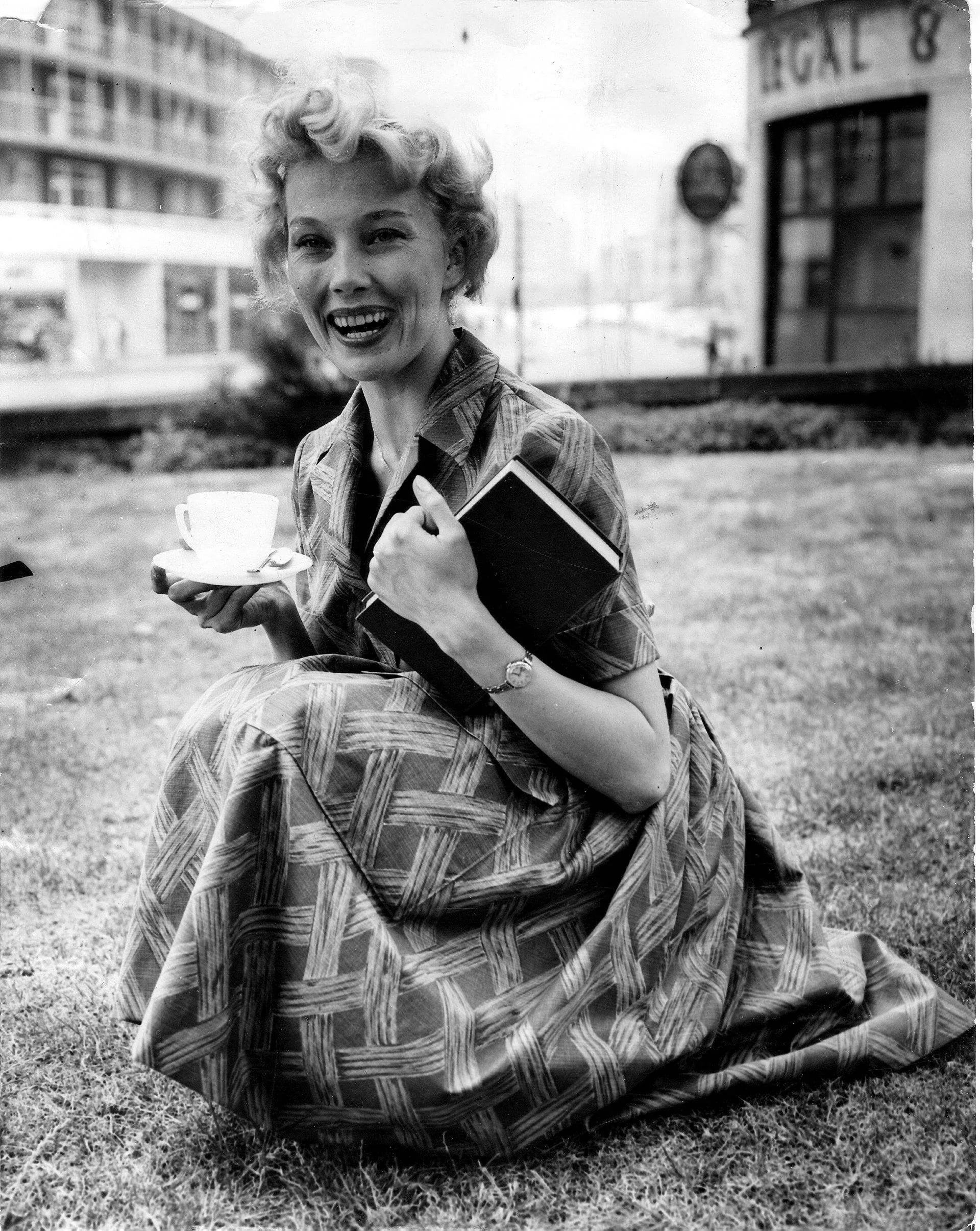 Porträt von Tea Ista (1932–2014) – Gedenkseite