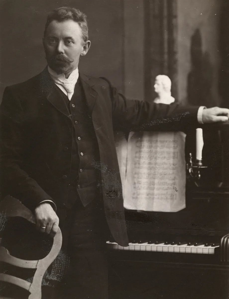 Portrait of Velle Vellesen (1871–1959) – memorial page