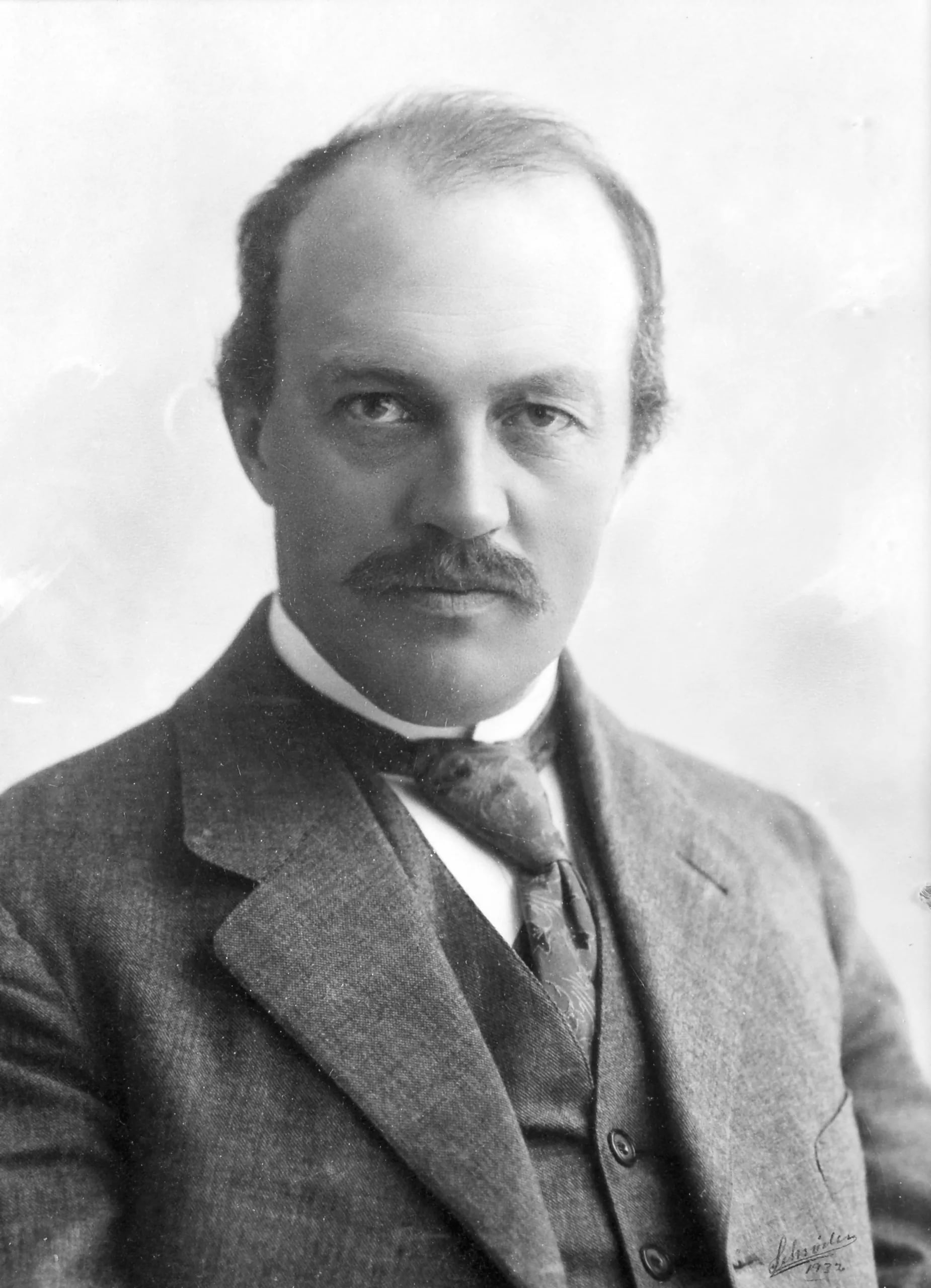 Portrait of Wilhelm Lund (1877–1931) – memorial page