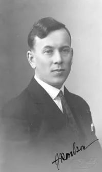 Portrait of Johannes Kaarde (1896–1976) – memorial page