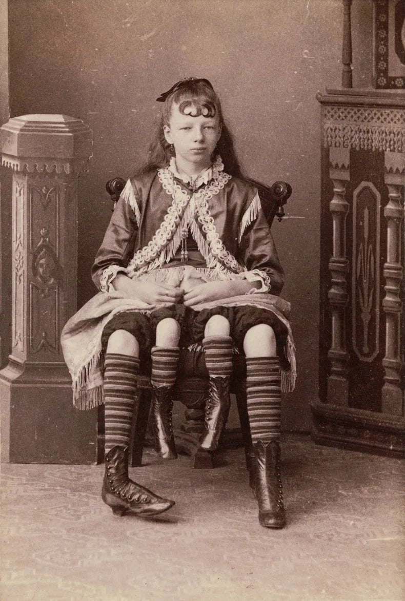 Portrait of Myrtle Corbin (1868–1928) – memorial page