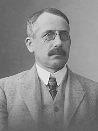 Portrait of Gustav Suits (1883–1956) – memorial page