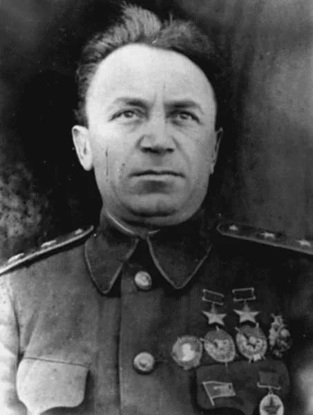Porträt von Sergei Prokofjewitsch Denissow (1909–1971) – Gedenkseite