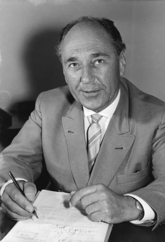 Portrait of Friedrich Gladenbeck (1899–1987) – memorial page