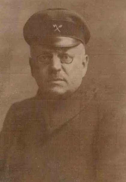 Porträt von Ernest Wilhelm Gustav Karlowitsch Scholz (1880–1939) – Gedenkseite
