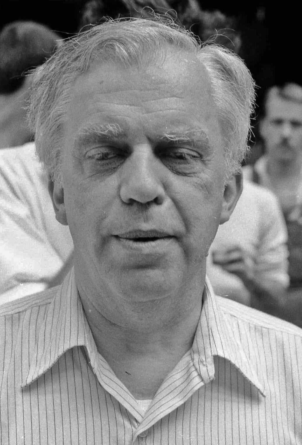 Porträt von Louis Crompton (1925–2009) – Gedenkseite