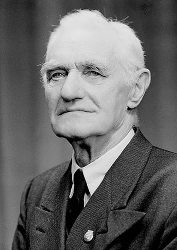 Portrait of Erik Vangberg (1874–1956) – memorial page