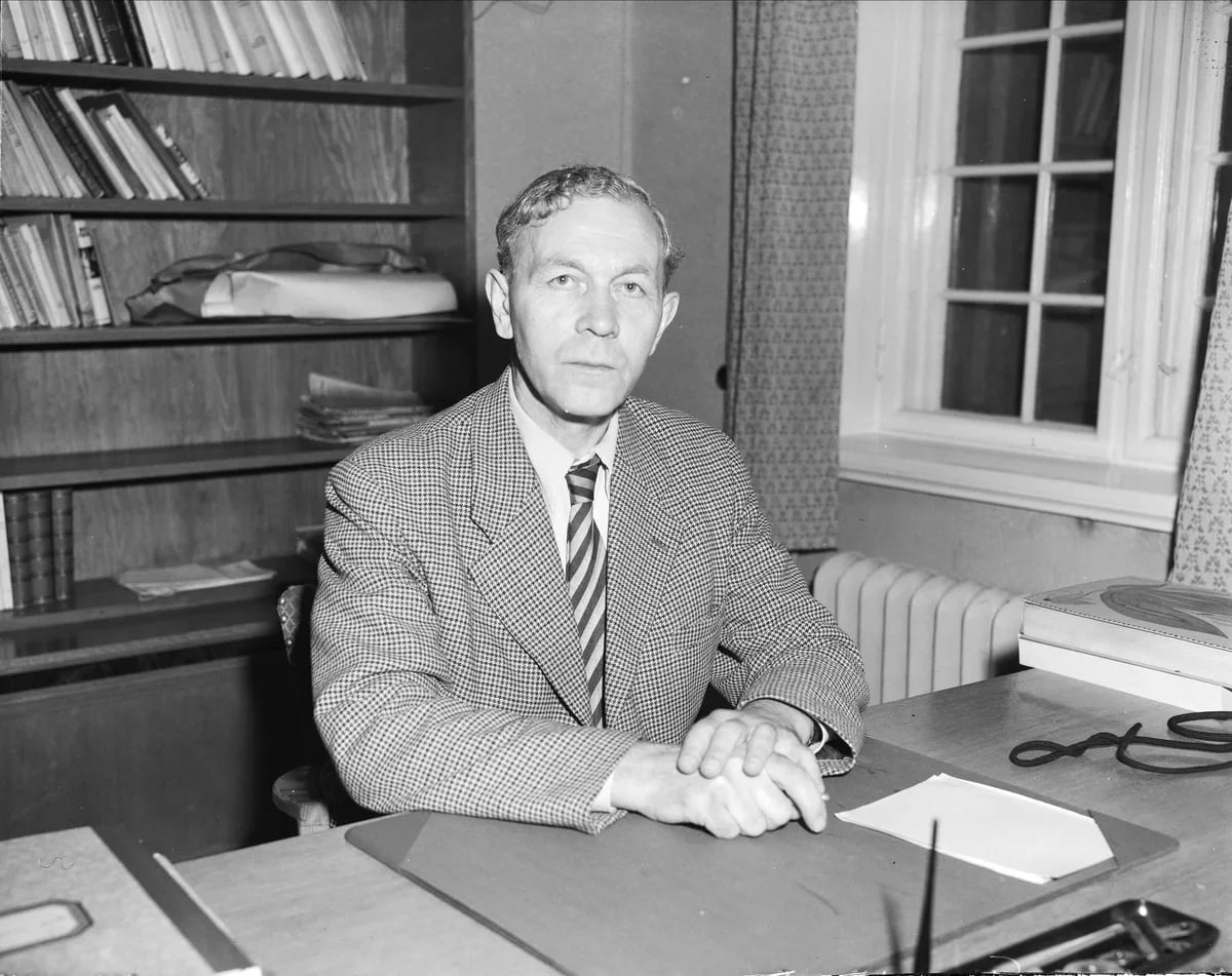 Portrait of Nils Sletbak (1896–1982) – memorial page