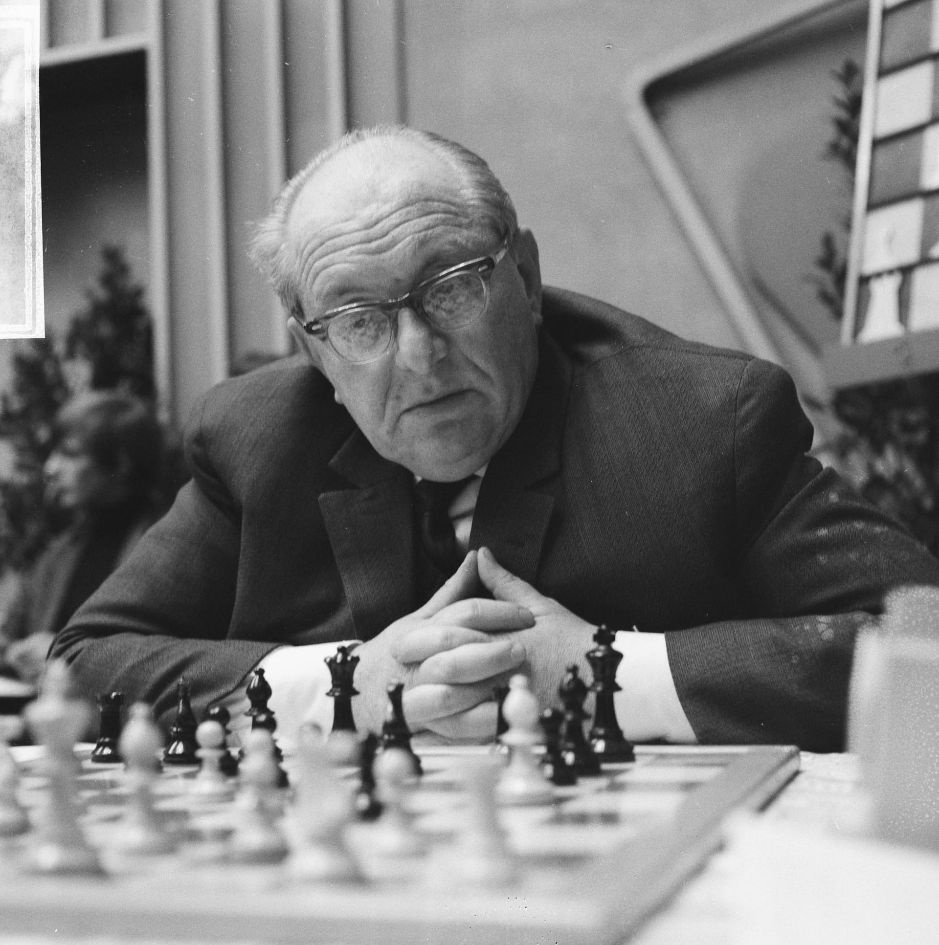 Portrait of Moshe Czerniak (1910–1984) – memorial page