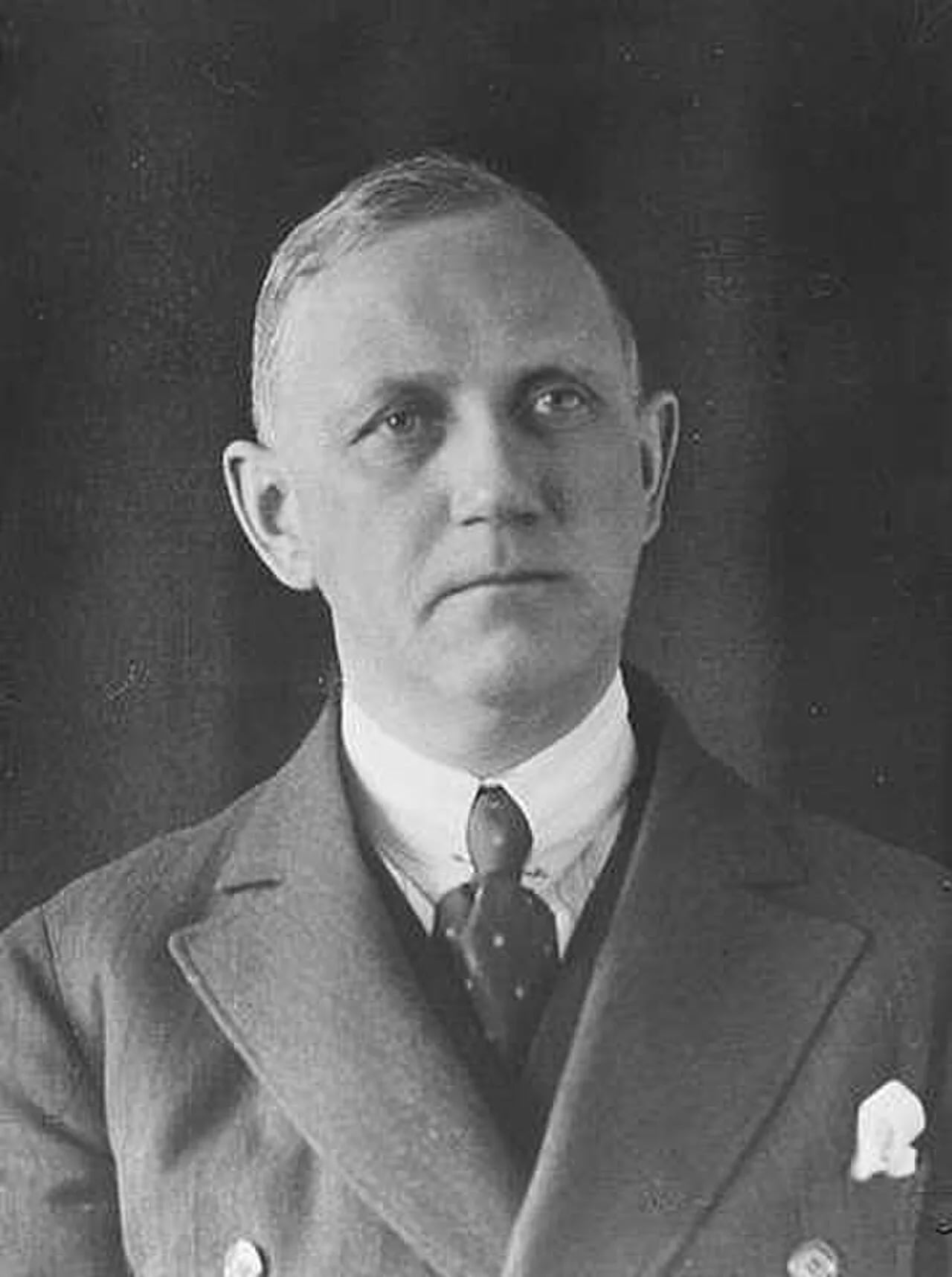 Portrait of Frøis Frøisland (1883–1930) – memorial page