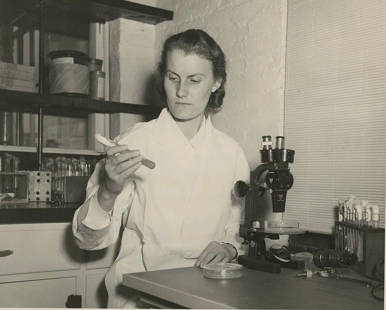 Portrait of Alma Joslyn Whiffen (1916–1981) – memorial page