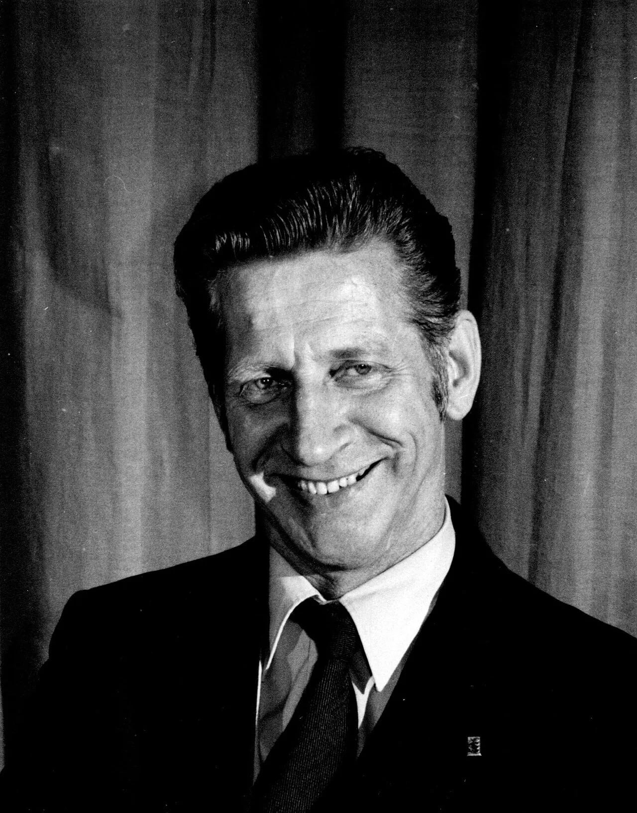 Portrait of Nels Nelson (1917–1992) – memorial page