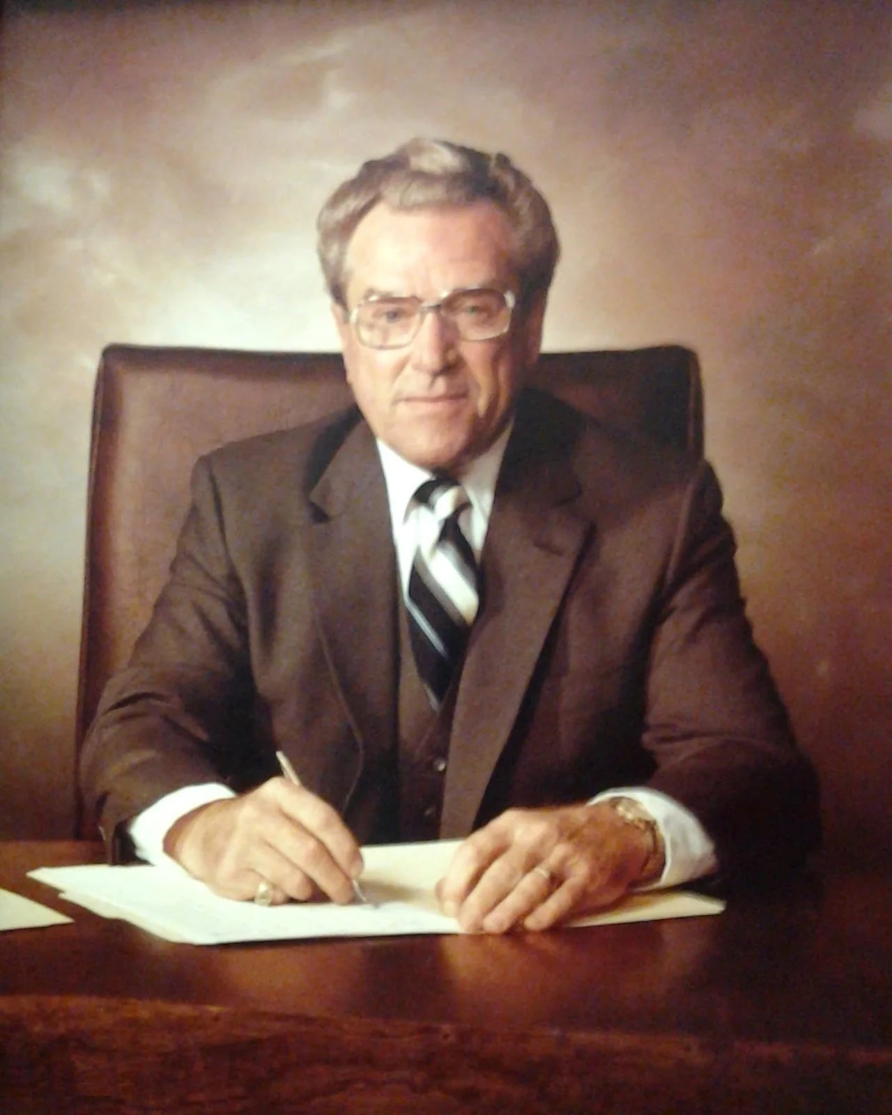 Portrait of Henry H. "Hank" Price (1915–2002) – memorial page