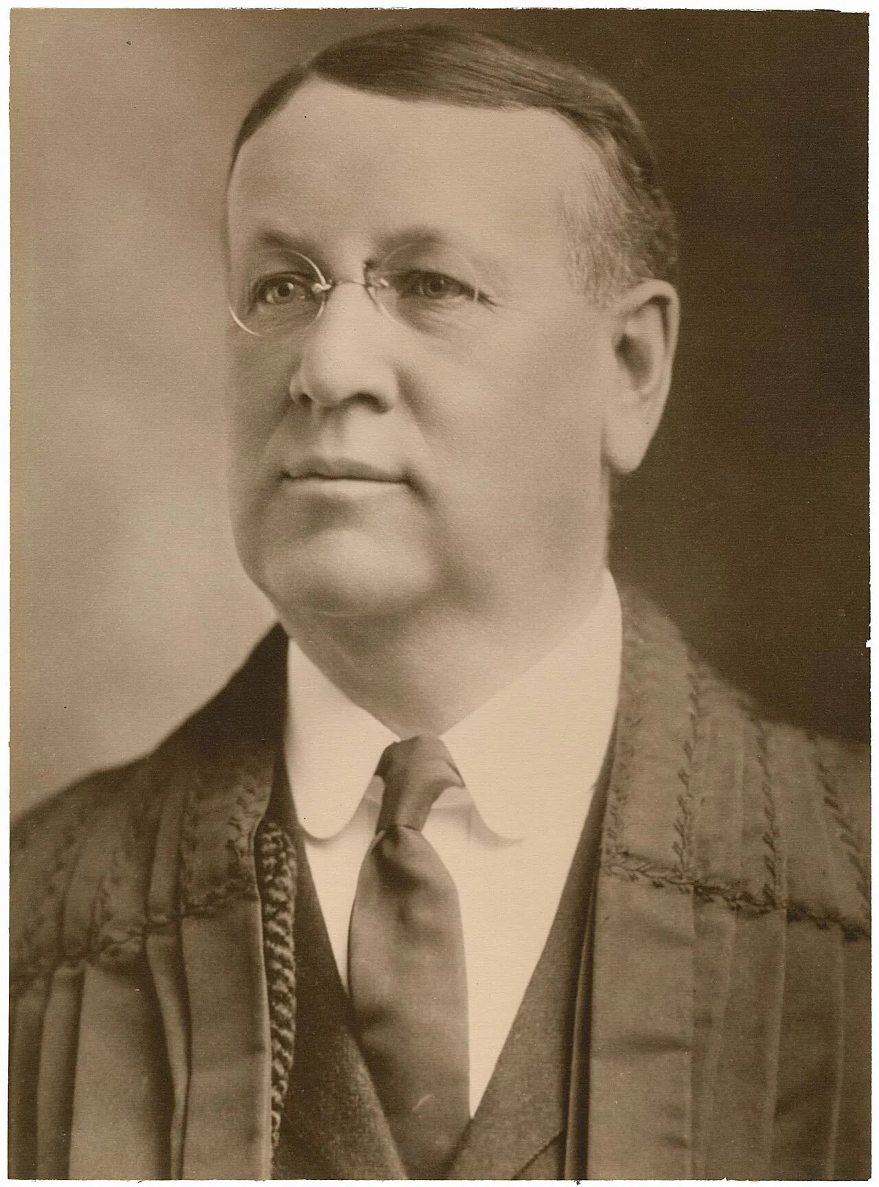 Portrait of Warren C. Philbrook (1857–1933) – memorial page