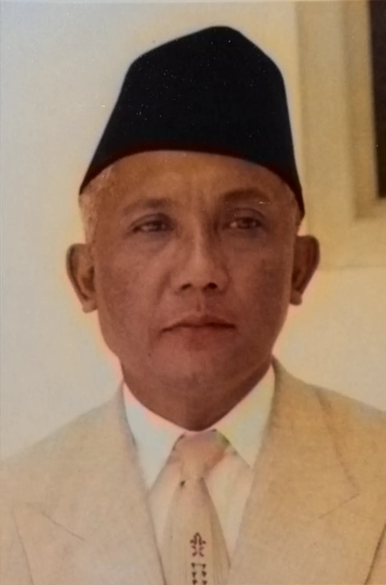 Portrait of Eny Karim (1910–1995) – memorial page